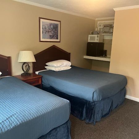 Steelhead Inn Эри Экстерьер фото